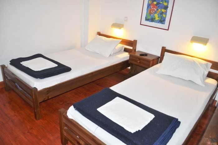 Aparthotel Odos Odysseos Ermoupoli Zimmer foto