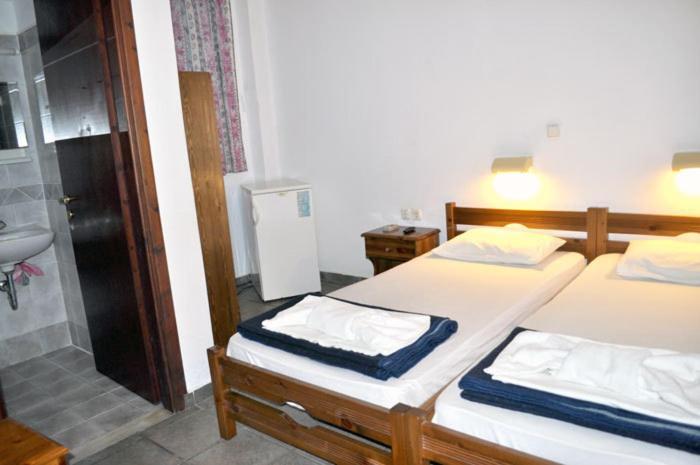 Aparthotel Odos Odysseos Ermoupoli Zimmer foto