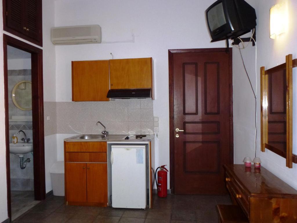 Aparthotel Odos Odysseos Ermoupoli Zimmer foto